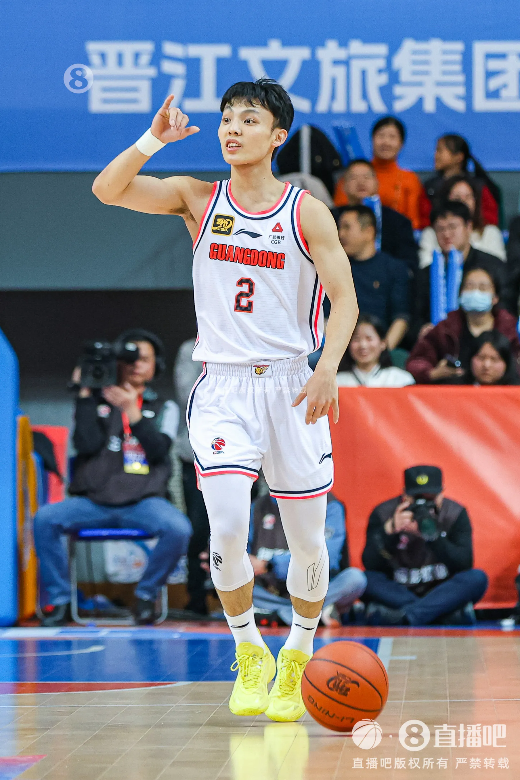 关于西甲关键战再迎强敌，四川男篮更衣室发声，主帅态度：压力陡增，数据层面出现新趋势的信息